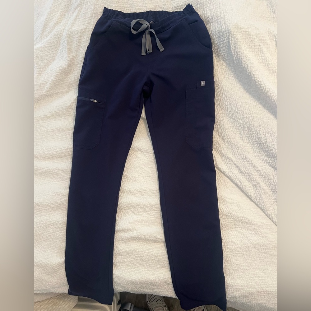 Figs navy scrub pants. Yola slim fit XXS